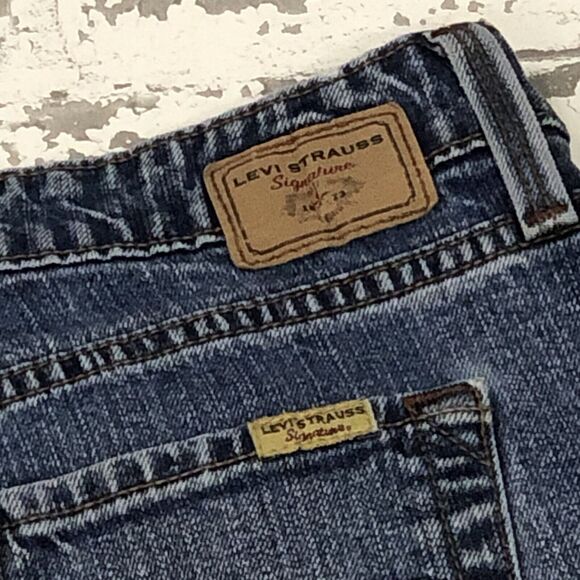 Levi's Signature Series Jeans 12 Women Boot Cut 30x28 Blue Mid Rise Light Wash - Picture 5 of 14